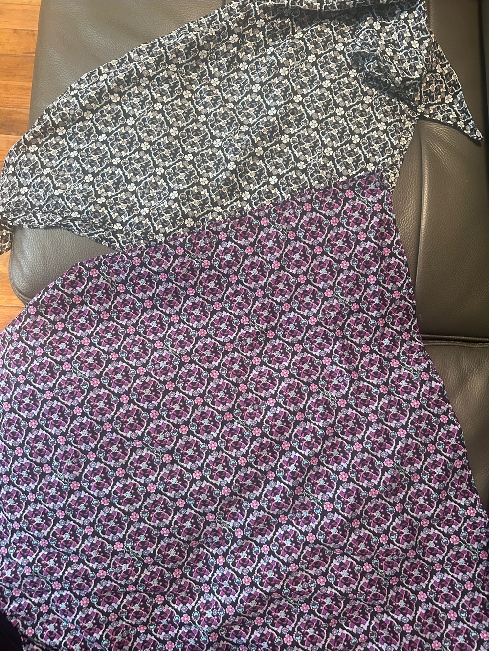 Vera Bradley Printed scarf set Black and Purple floral designs